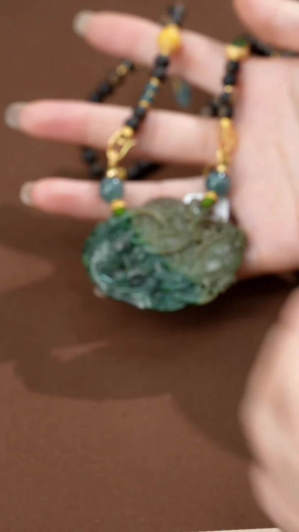 颈饰未镶嵌翡翠吊坠