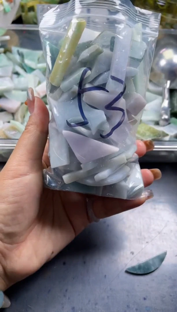 配石翡翠天然翡翠中号500克53