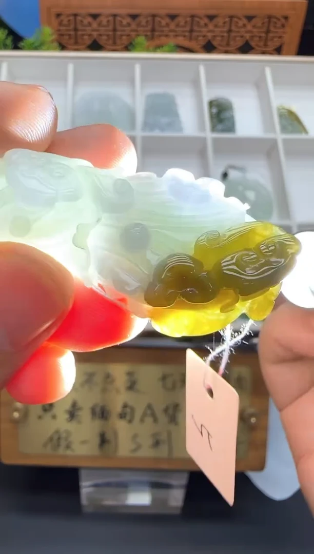 翡翠挂件未镶嵌A货翡翠多样性孤品