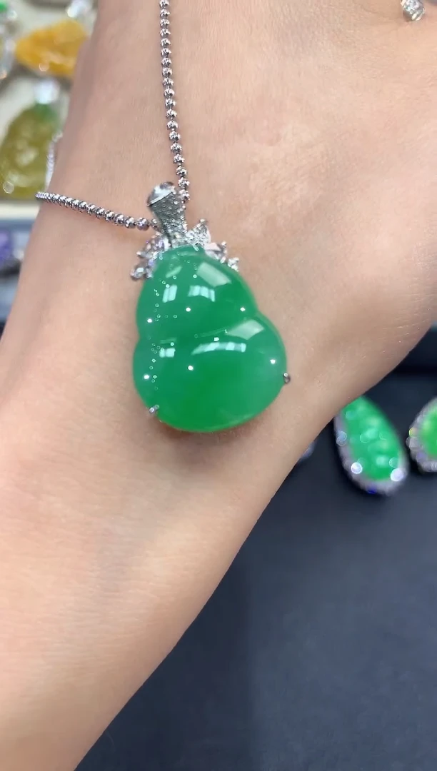 【闪购商品】翡翠吊坠(不含链)18K金镶嵌w70