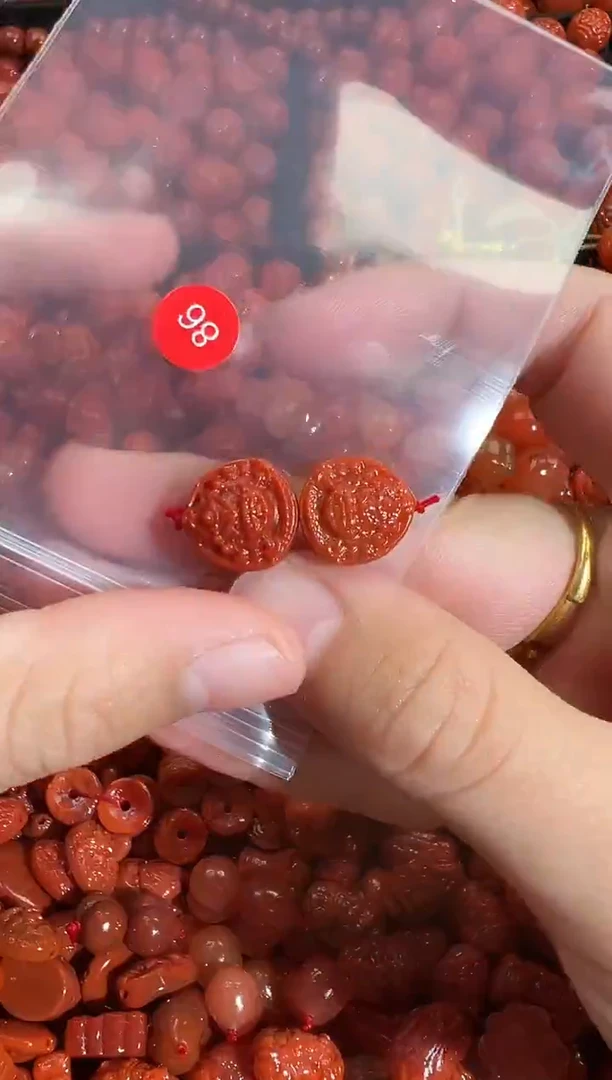 颈饰未镶嵌南红玛瑙1