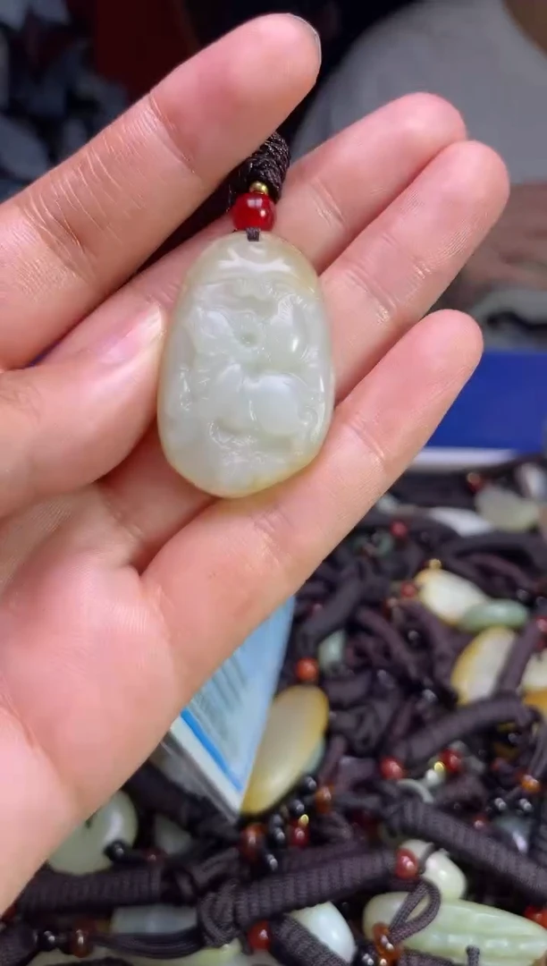 未镶嵌和田玉挂件1