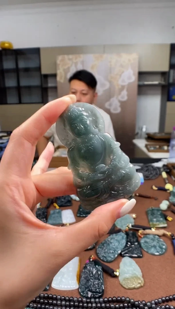 颈饰未镶嵌翡翠 多样性发其一