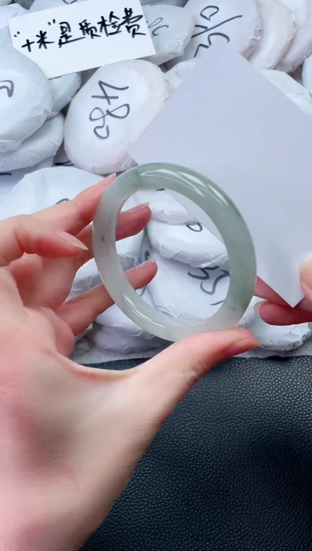 【闪购商品】石英质玉手镯未镶嵌X923