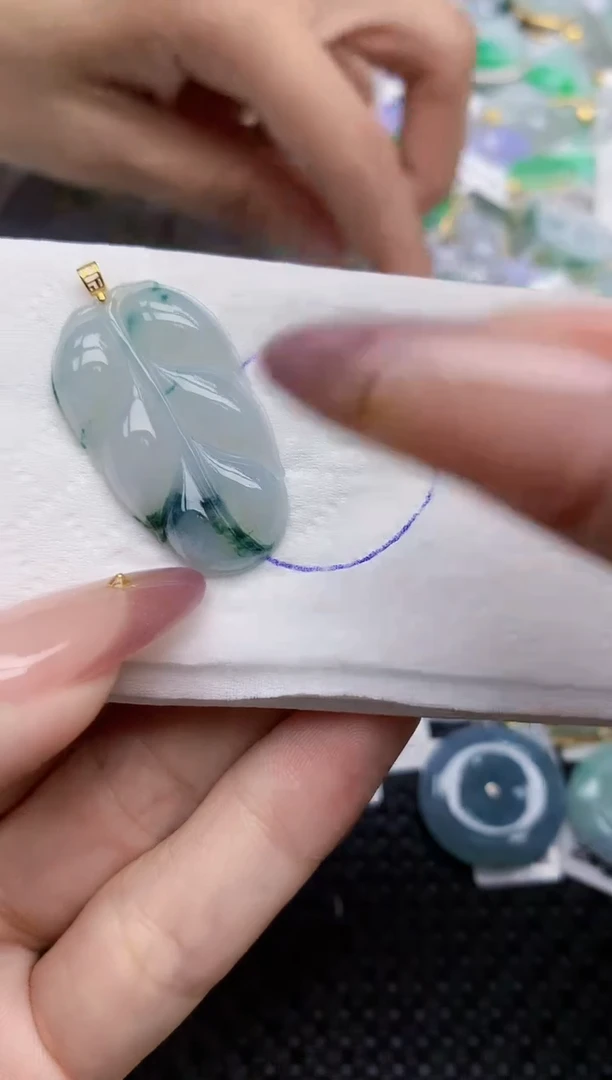 翡翠18K金镶嵌颈饰404   天然翡翠A货  百元以上9米证书费自理