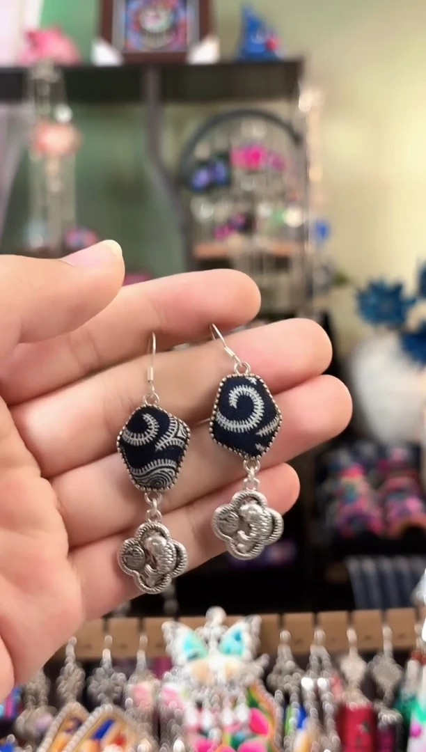 彩云南阁非遗老绣苗银饰品615