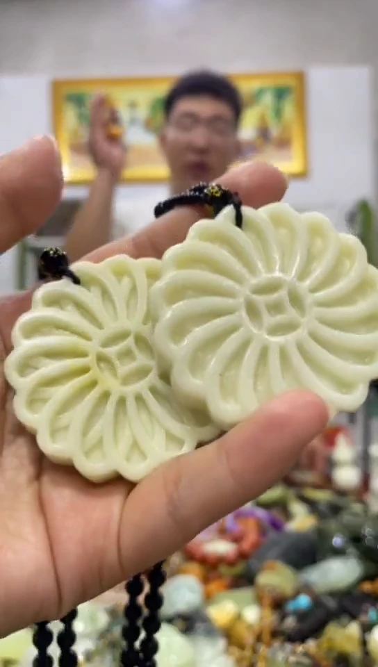 未镶嵌岫玉吊坠多样性发货发其中一件