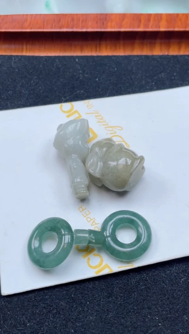 【闪购商品】翡翠颈饰未镶嵌一套
