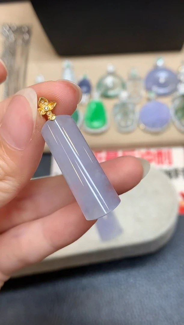 颈饰18K金镶嵌翡翠无事柱【无服务费