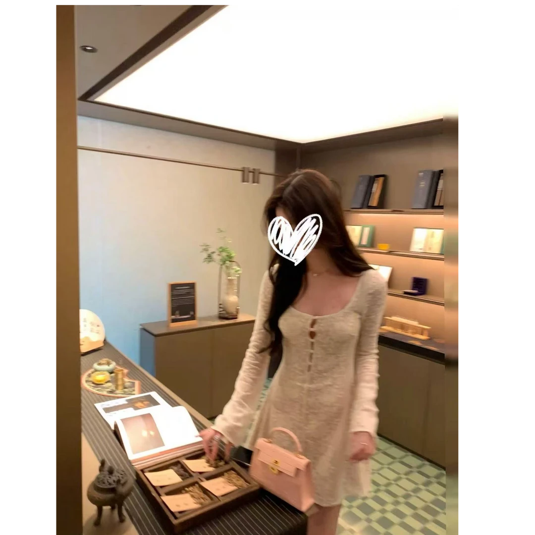 优秀的金蘑菇"迷失巴黎"奶杏色镂空喇叭长袖连衣裙女修身收腰短裙