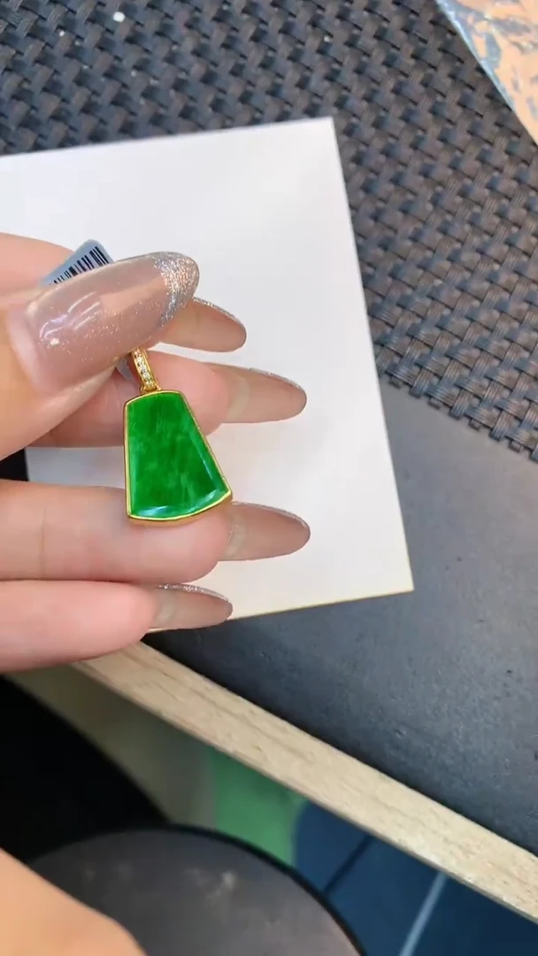 颈饰未镶嵌翡翠1