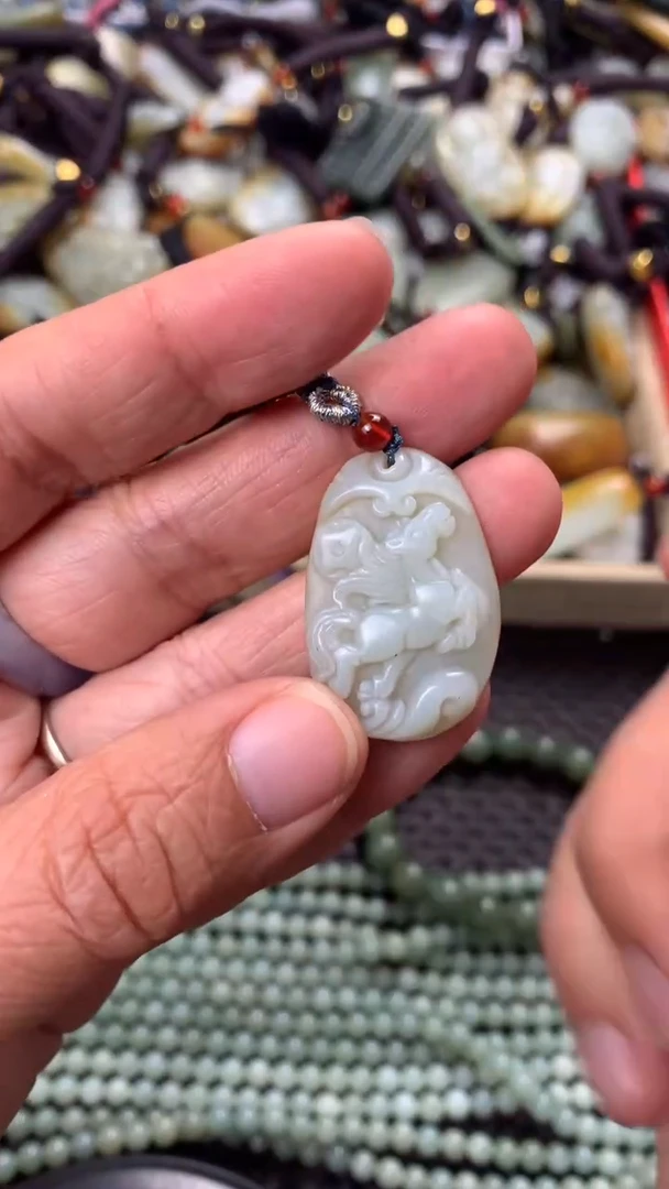 【闪购商品】和田玉颈饰未镶嵌多样性发货没有证书拍一发一有瑕