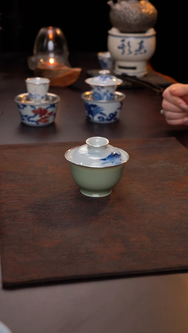 景德镇仿明青花手绘蜜色鳜鱼盖碗三包银口