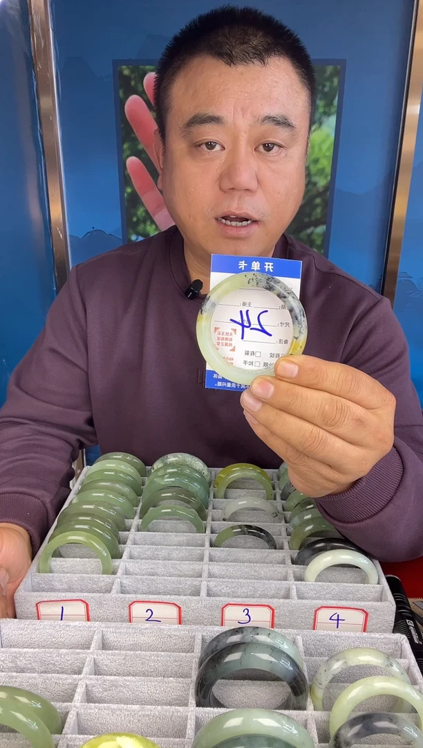 未镶嵌岫玉手镯55