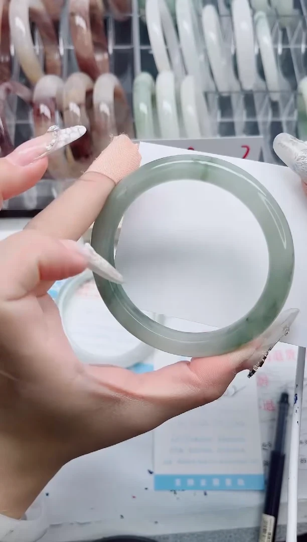 【闪购商品】石英质玉手镯未镶嵌A265-60.2