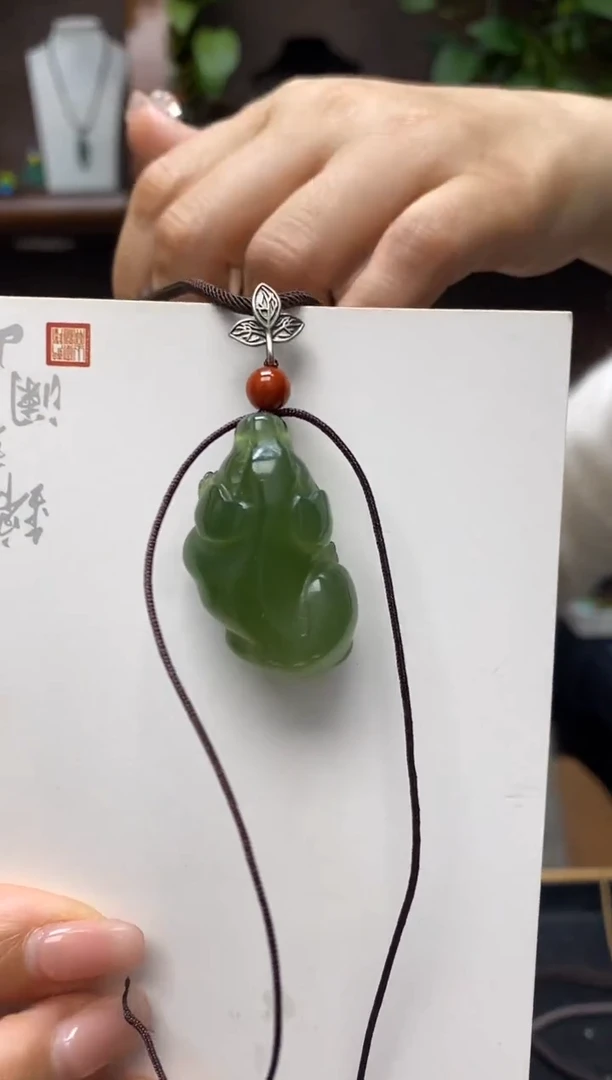 未镶嵌岫玉吊坠.