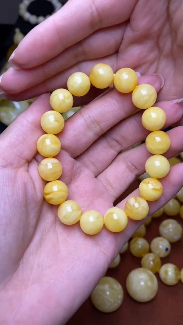 未镶嵌琥珀裸石葵. 95