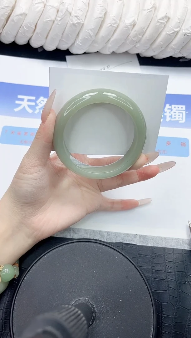 未镶嵌手镯石英质玉81-56