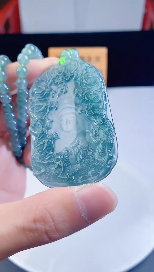 颈饰未镶嵌翡翠