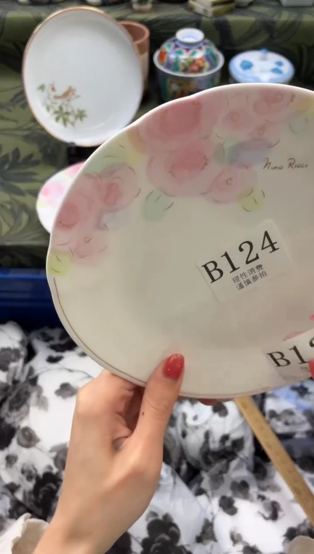 瓷片朱*       B124