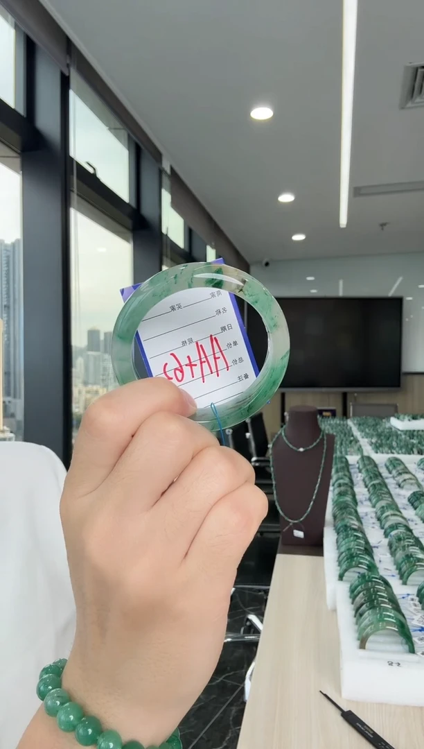 未镶嵌手镯石英质玉（非洲翠）56圈口 手镯手镯