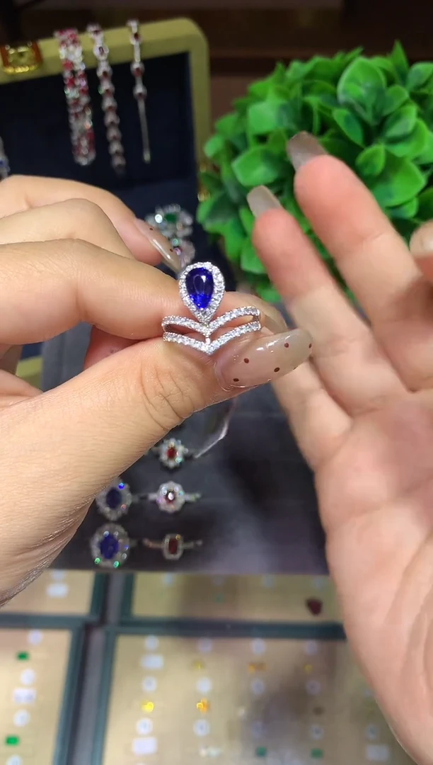 戒指蓝宝石18K金镶嵌1.57ct