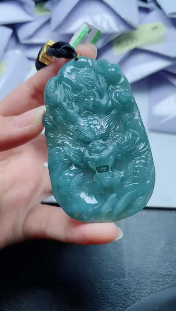 翡翠未镶嵌颈饰