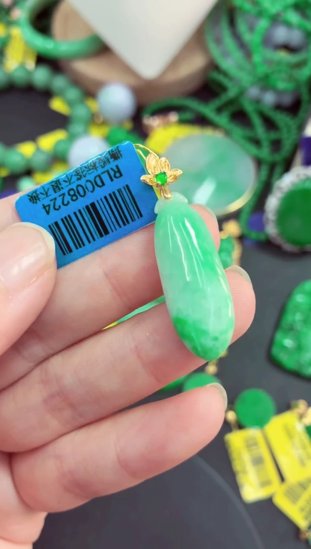 吊坠(不含链)未镶嵌翡翠挂件