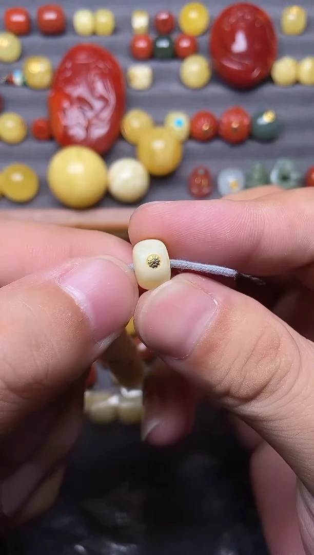 蜜蜡18K金镶嵌珠宝奇石梁***曼10mm