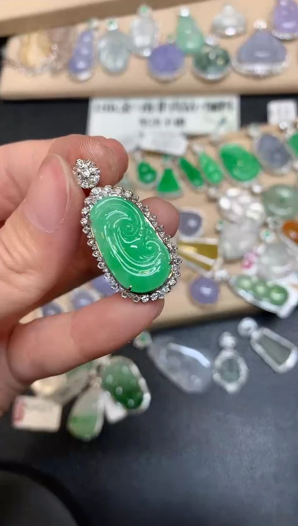 【闪购商品】翡翠颈饰18K金镶嵌如意【无服务费