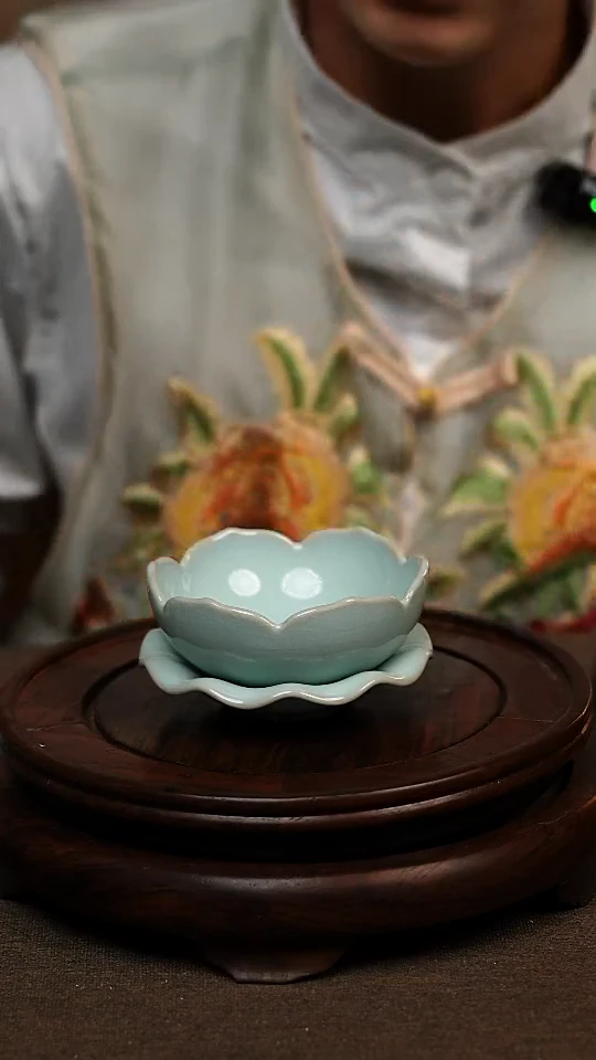 瓷片天青色莲花茶漏 微瑕 不带礼盒
