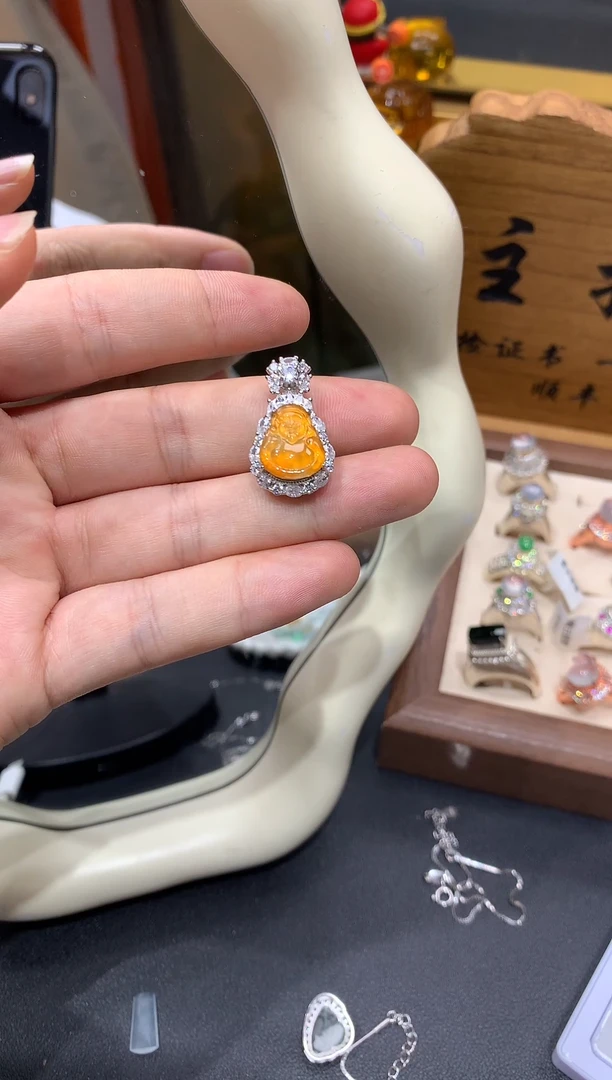 【闪购商品】翡翠颈饰银S925镶嵌黄翡财神爷吊坠