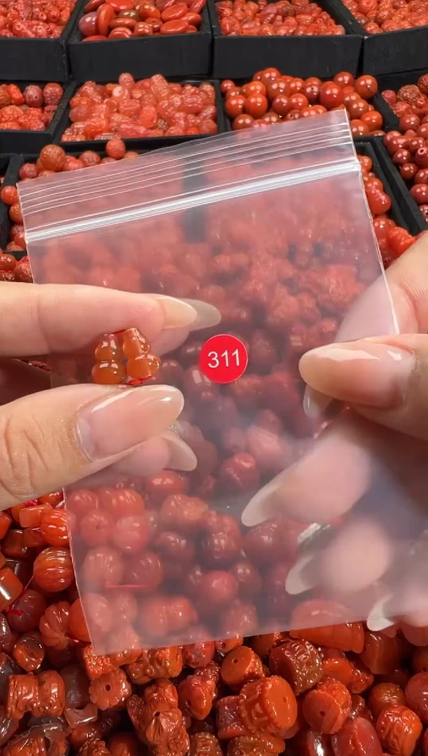 颈饰未镶嵌南红玛瑙1