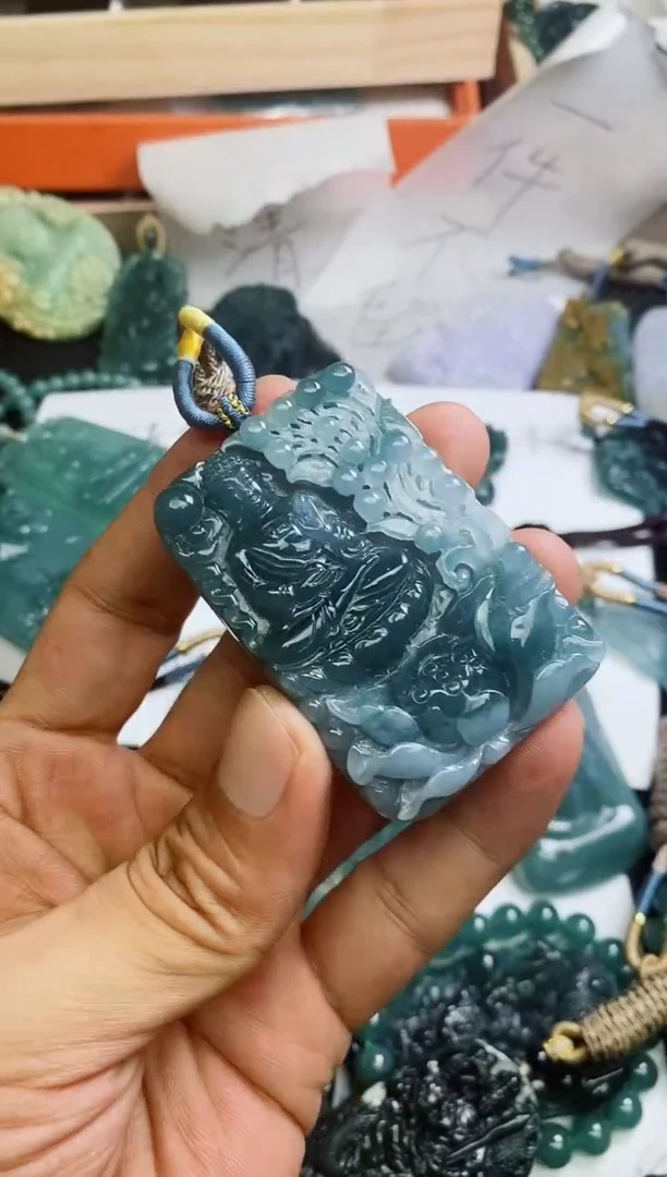 翡翠未镶嵌颈饰