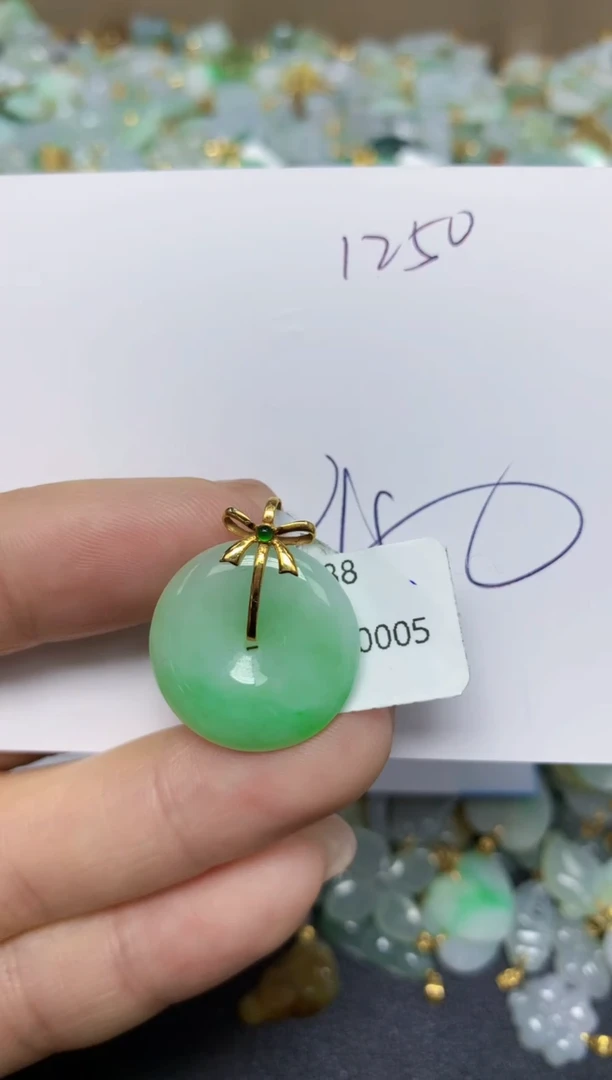 【闪购商品】翡翠挂件18K金镶嵌 天然翡翠A货