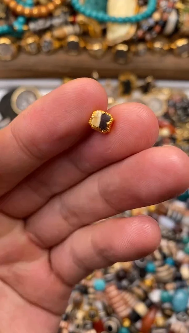 18K金镶嵌11111玛瑙/玉髓瑞**贸1111