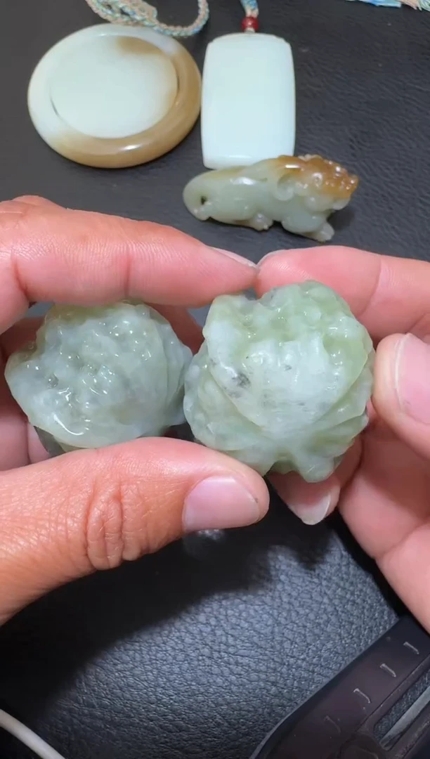 未镶嵌和田玉（糖玉）挂件和田玉