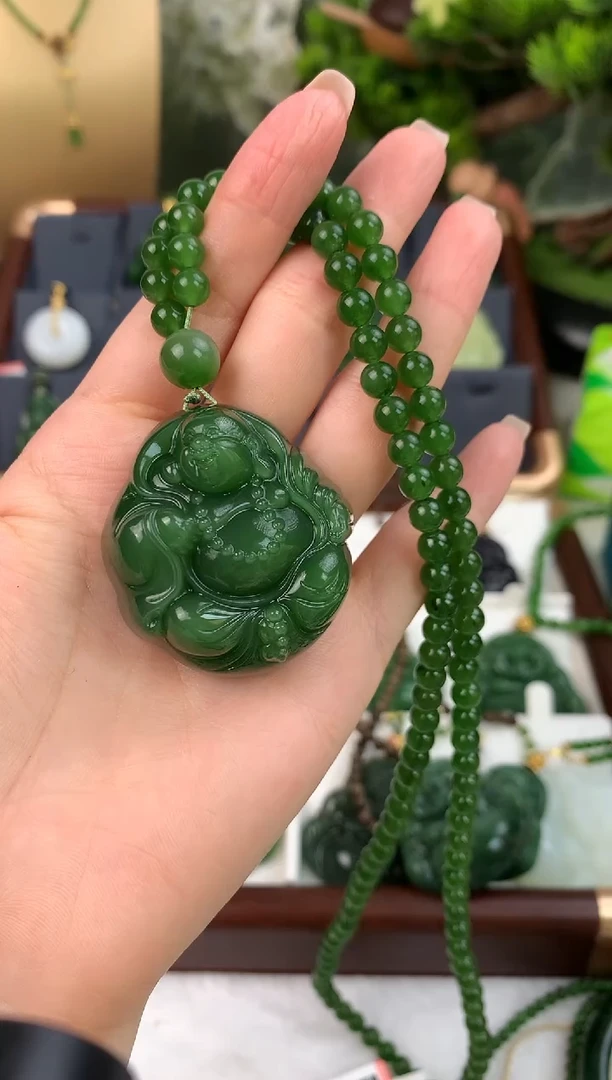 颈饰未镶嵌和田玉吊坠