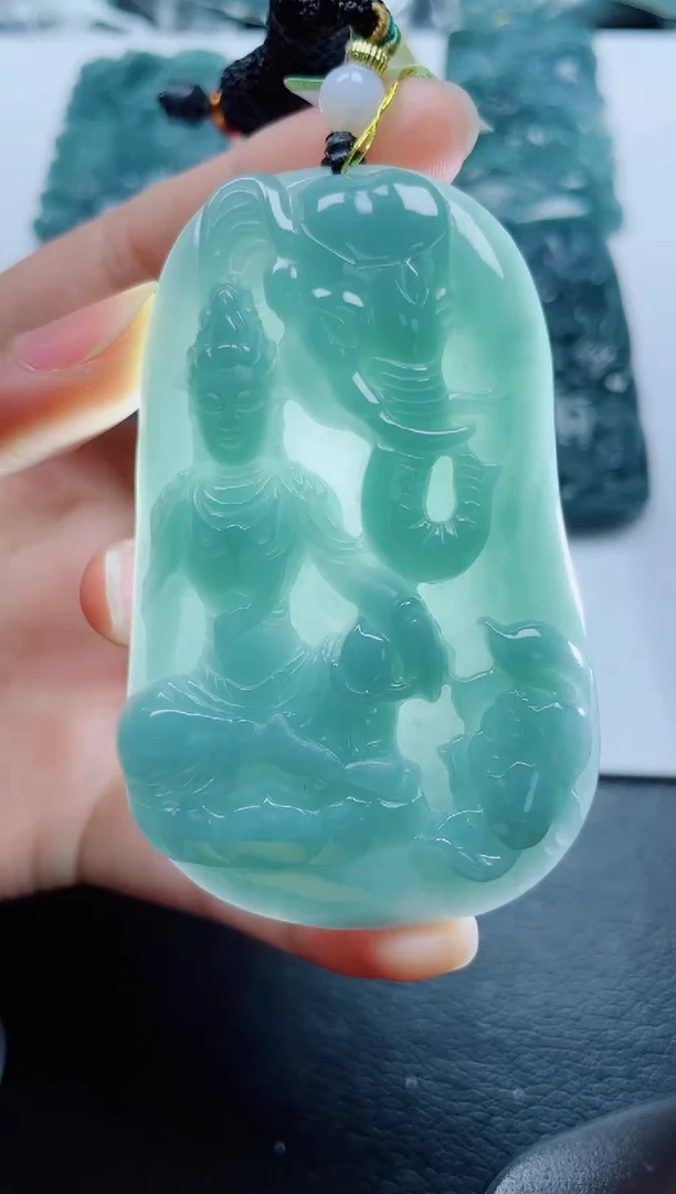 颈饰未镶嵌翡翠