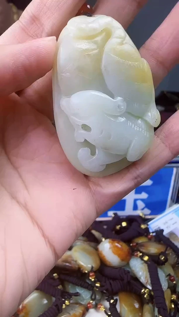 和田玉未镶嵌颈饰1