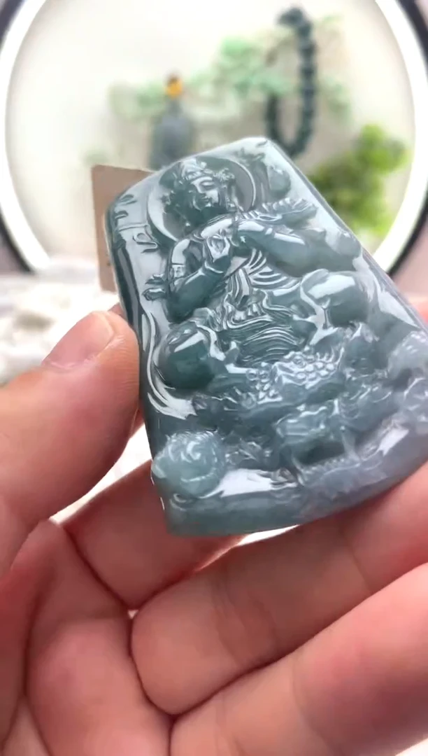 翡翠未镶嵌颈饰大势至