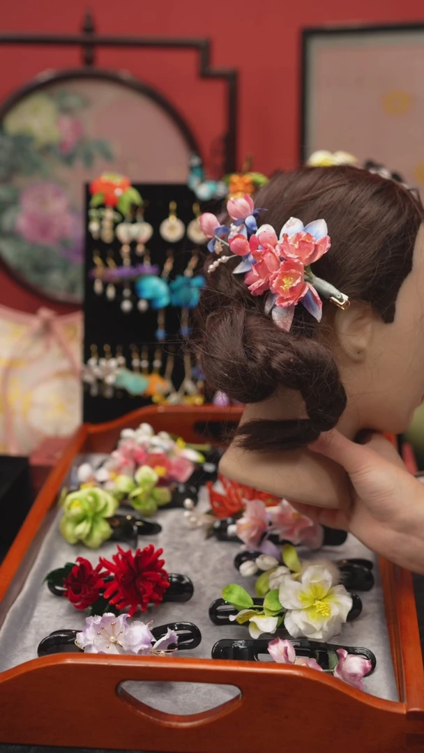 刺绣非遗绒花手工饰品