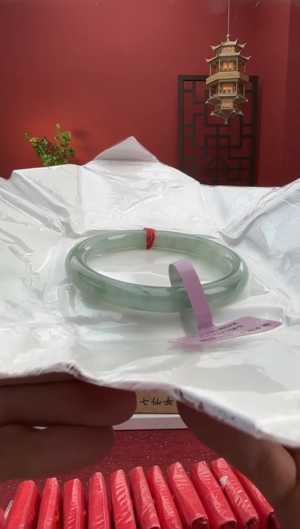 未镶嵌手镯（圆镯）翡翠翡翠手镯2
