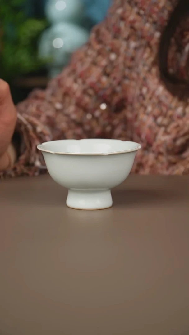 原矿釉月白高足杯微暇