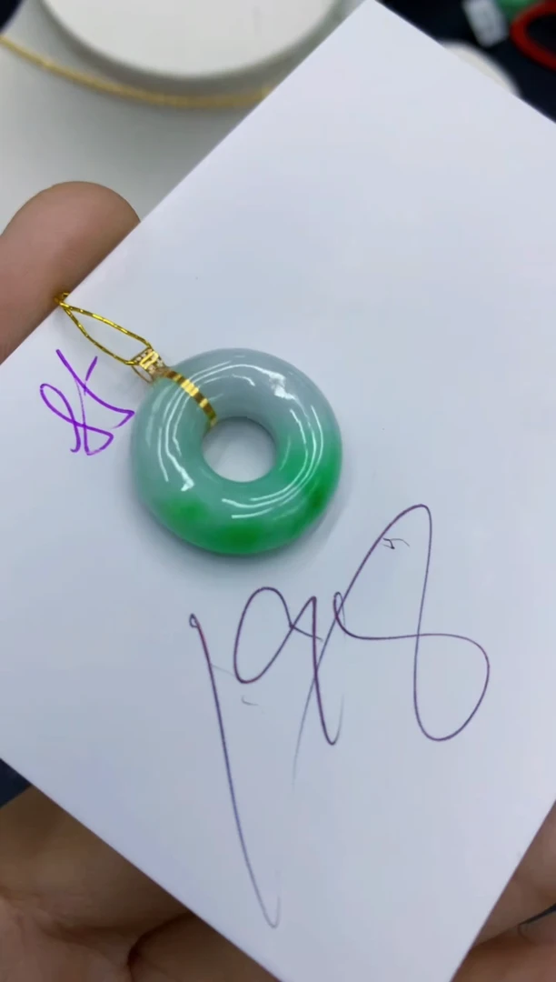 翡翠18K金镶嵌颈饰11111111111