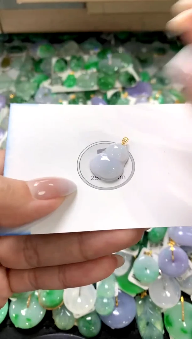 颈饰18K金镶嵌翡翠1111111111111111