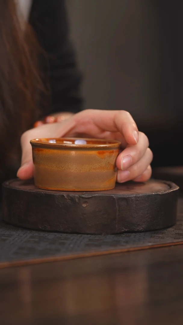 【闪购商品】杯17柴房陶瓷丨焦糖色普洱缸杯