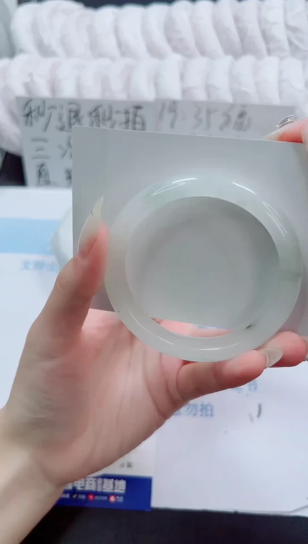 未镶嵌手镯石英质玉057-54.6