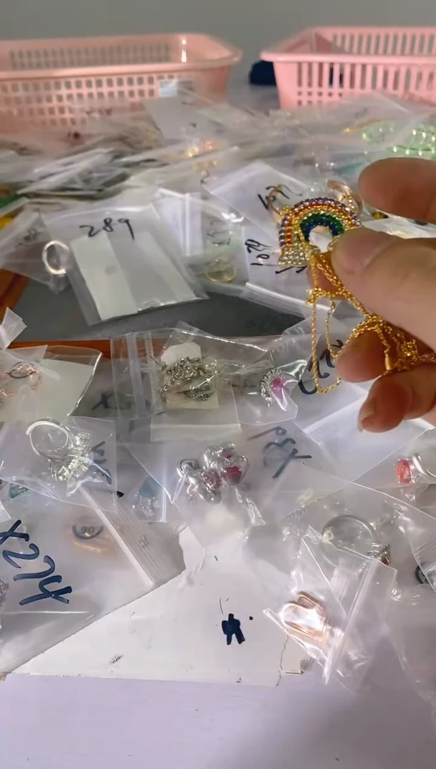 【闪购商品】水晶颈饰银S925镶嵌X51红宝，蓝宝，多样性发一件赠链