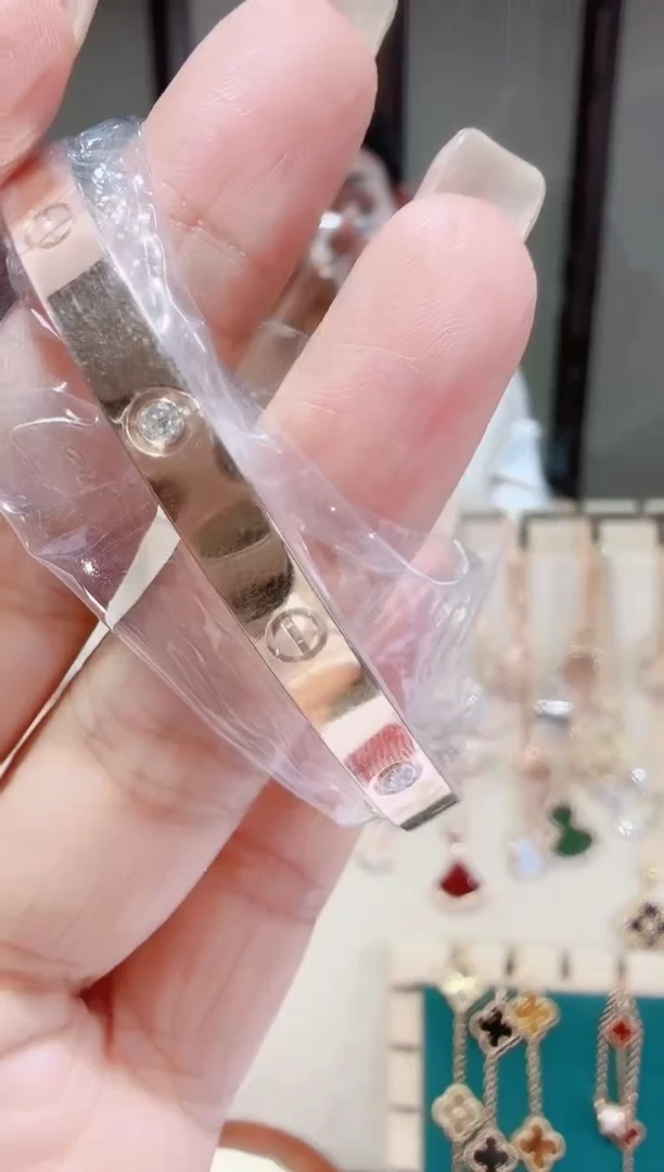 18K金镶嵌手镯钻石手镯24小时鉴赏期